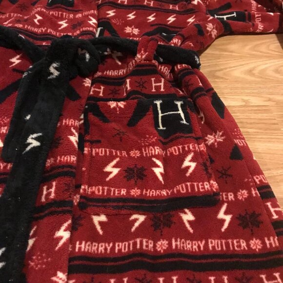 Harry Potter Robe Kids L/XL Hooded Fleece Red & Black Pockets Belted Sleepwear - Picture 6 of 10